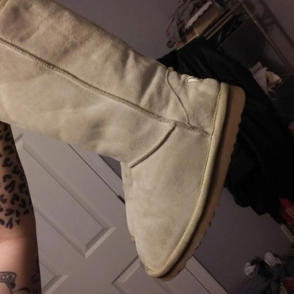 Ugg boots sand size 6 gently worn - Picture 3 of 5